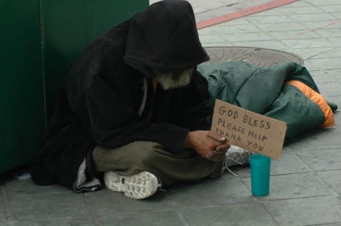 Локальные новости: Лос-Анджелес — второй город в США по количеству бездомных. Больше только в Нью-Йорке