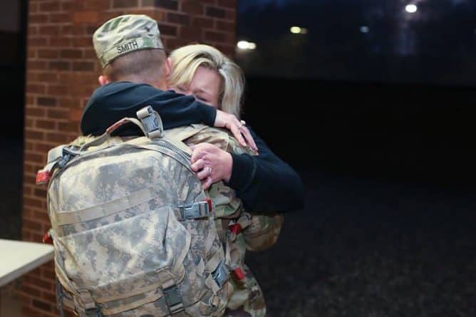 Путешествия: Десятки тысяч американских солдат приехали домой на Рождество