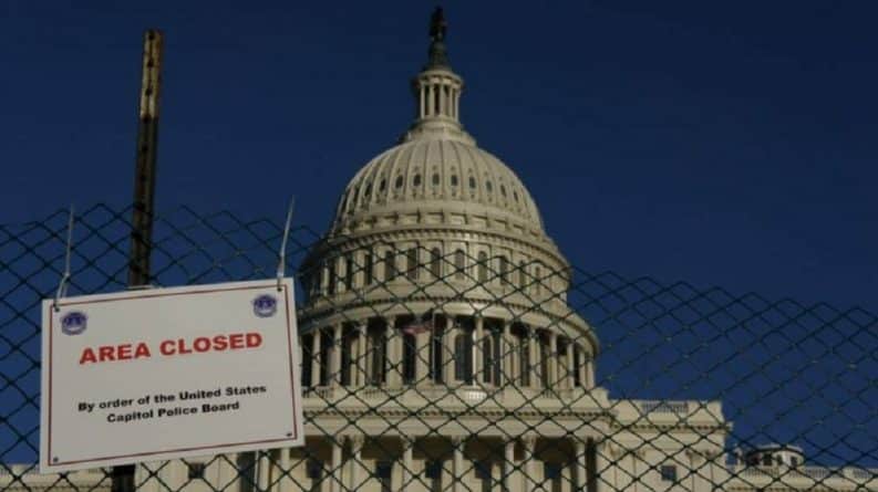 Политика: Шатдаун продолжается — в Сенате не достигли компромисса насчет пограничной стены