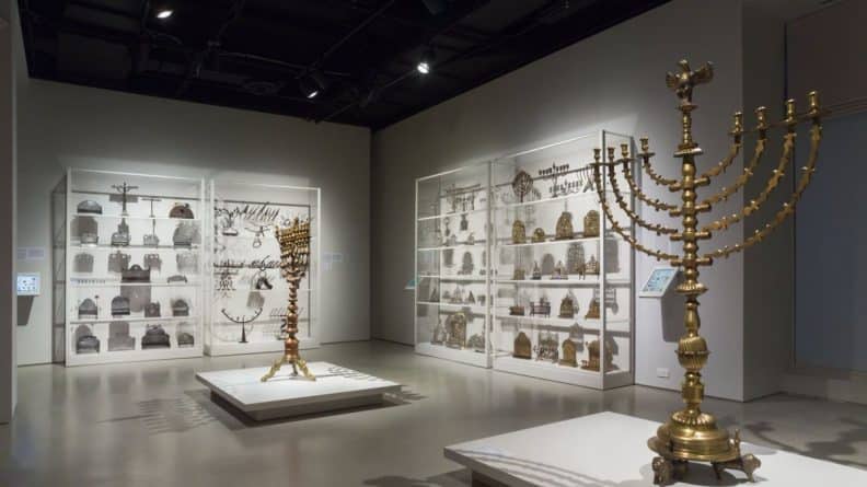 Локальные новости: Еврейский музей представил коллекцию менор со всего мира в рамках праздничной выставки