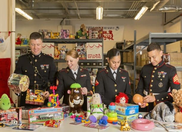 Локальные новости: Фонд Toys for Tots раздал детям более 40 тыс. игрушек благодаря большому пожертвованию