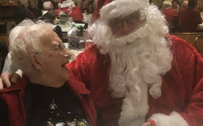 Локальные новости: 104-летняя Кэтрин из Куинса добралась на вечеринку с помощью пожарных