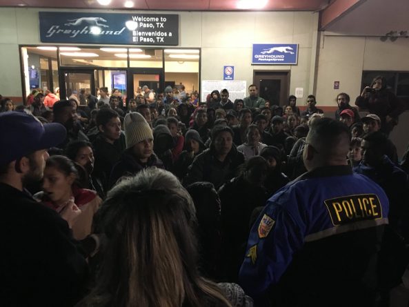 Закон и право: В канун Рождества сотрудники ICE отвезли 200 мигрантов без денег и еды на автовокзал Эль-Пасо