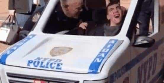 Локальные новости: Сыну офицера NYPD с церебральным параличом подарили «патрульную машину»