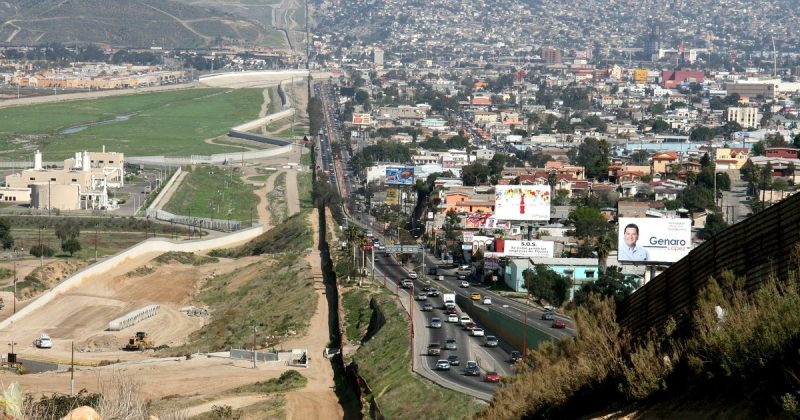 Политика: Избирателям Трампа предложили скинуться на строительство пограничной стены
