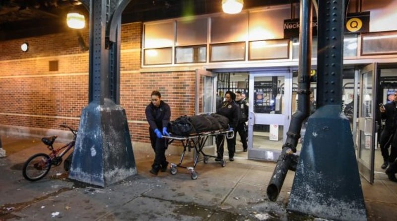 Происшествия: Мгновенная карма: вор украл мобильный и, сбегая от погони, попал под поезд метро