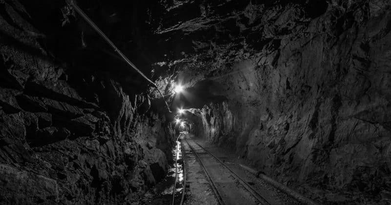 Происшествия: 5 дней в заброшенной шахте: как удалось выжить 3 заблудившимся друзьям