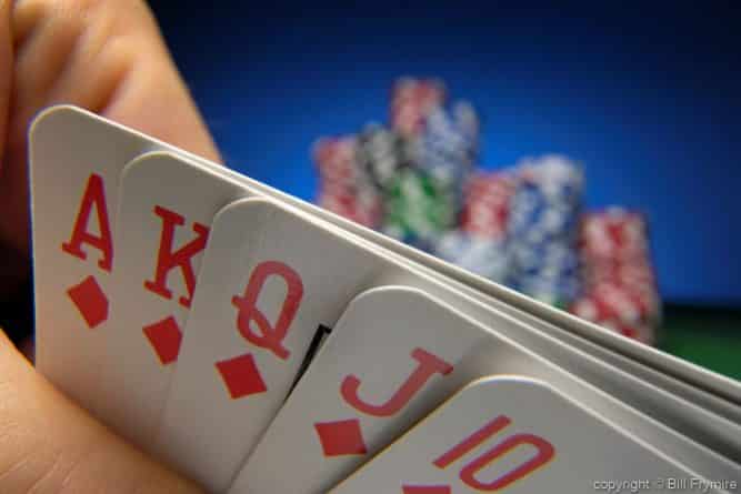 Популярное: Житель Нью-Джерси поставил $5 во время игры в покер — и выиграл $1 млн