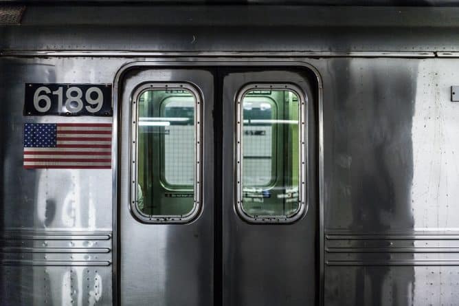 Локальные новости: Роды в нью-йоркском метро: новорожденный не выжил