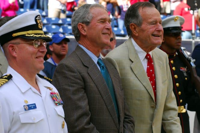 Политика: «Я тоже люблю тебя»: последние слова Джорджа Буша-старшего были адресованы сыну.