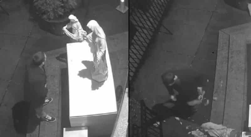 Происшествия: NYPD разыскивает вандала, который помочился на статуи возле Бруклинской церкви, а затем разбил их