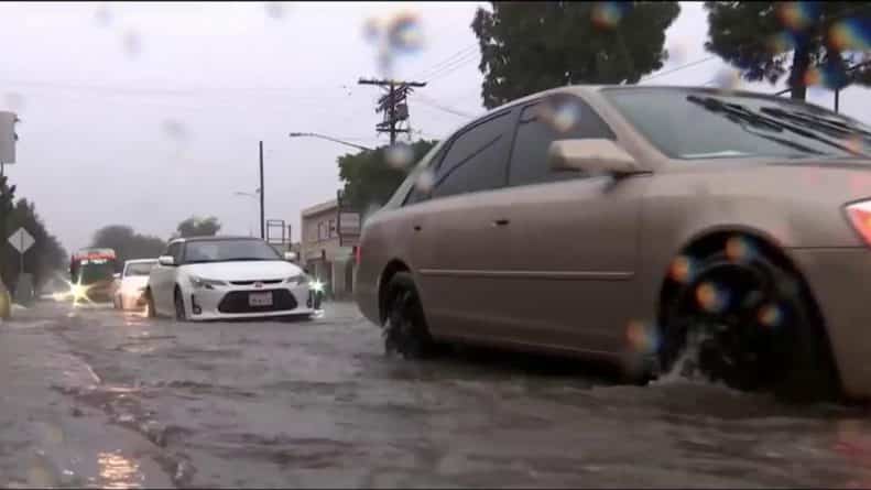 Полезное: В Южной Калифорнии объявлена эвакуация! Сильный шторм может вызвать оползни и наводнения