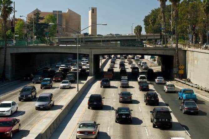 Экономика и финансы: Власти Лос-Анджелеса планируют ввести налог на пробки, чтобы улучшить ситуацию на дорогах