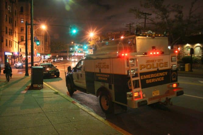 Происшествия: За 2 часа в одном из городов Нью-Джерси угнали 3 машины и взломали не менее 20