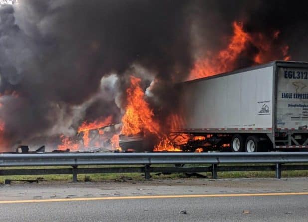 Происшествия: Шестеро погибли в аварии на шоссе во Флориде