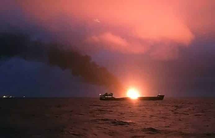 Происшествия: В Керченском проливе пожар на кораблях, перевозивших топливо