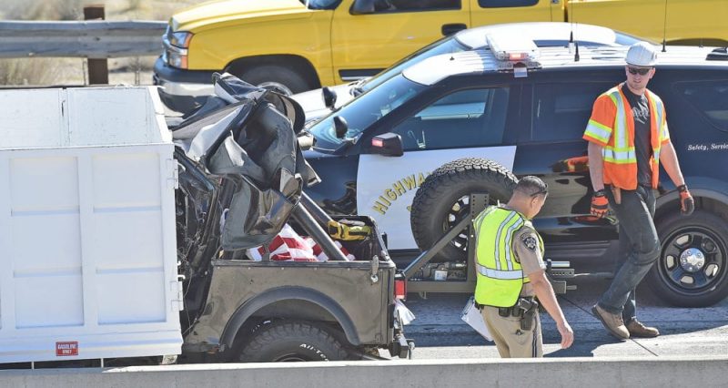Происшествия: 63-летний пожарный погиб, когда его джип врезался в грузовик Caltrans на шоссе 14