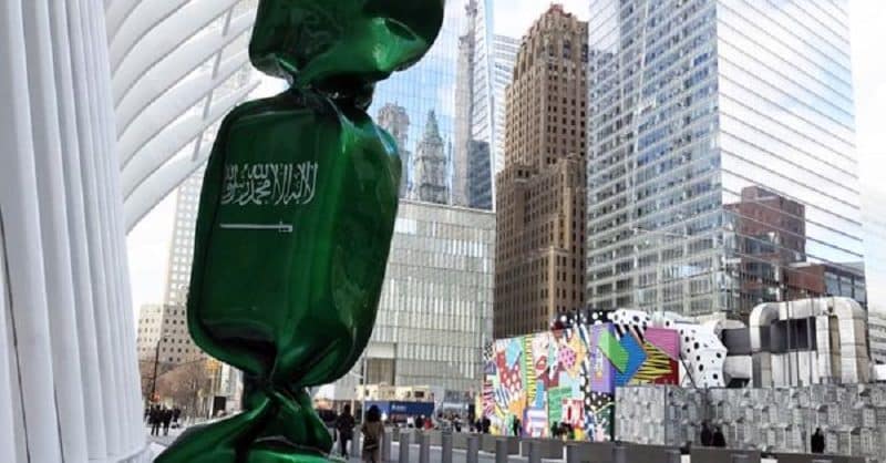 Политика: Рядом с мемориалом 9/11 гигантская конфета с саудовской символикой — и это не всем нравится