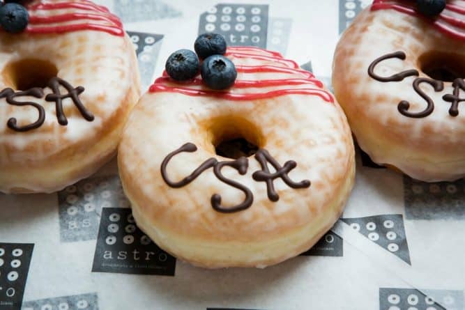 Локальные новости: Astro Donuts теперь появятся и в Санта-Монике. В день открытия можно выиграть годовой запас пончиков!