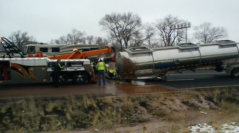 Происшествия: Сладкая река: на шоссе в Аризоне перевернулась цистерна с шоколадом (фото)