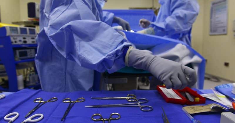 Здоровье: Хирург, по ошибке удаливший пациентке почку, заплатит $3000 и останется на работе