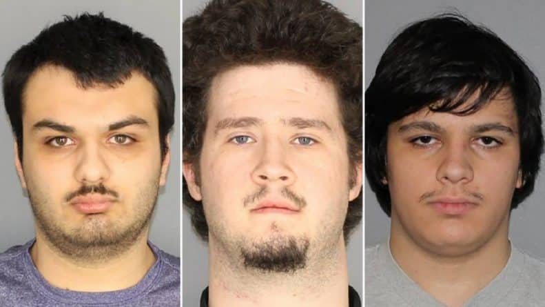 Происшествия: 4 парней обвинили в изготовлении бомб для подрыва мусульманской общины в Нью-Йорке