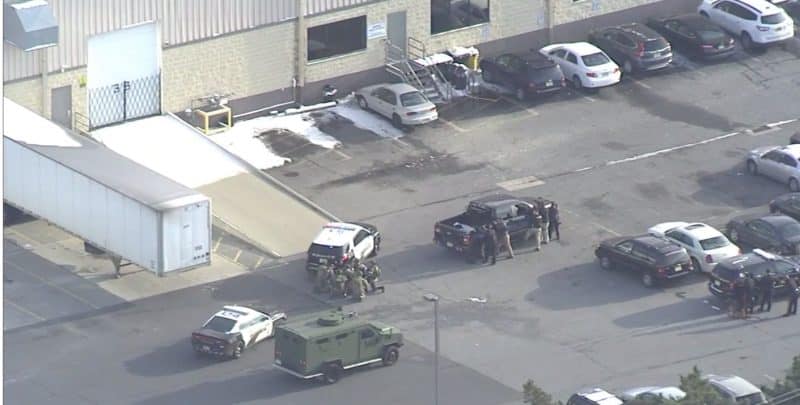 Происшествия: В Нью-Джерси на объекте UPS стрельба: подозреваемый ранен, 2 заложницы освобождены