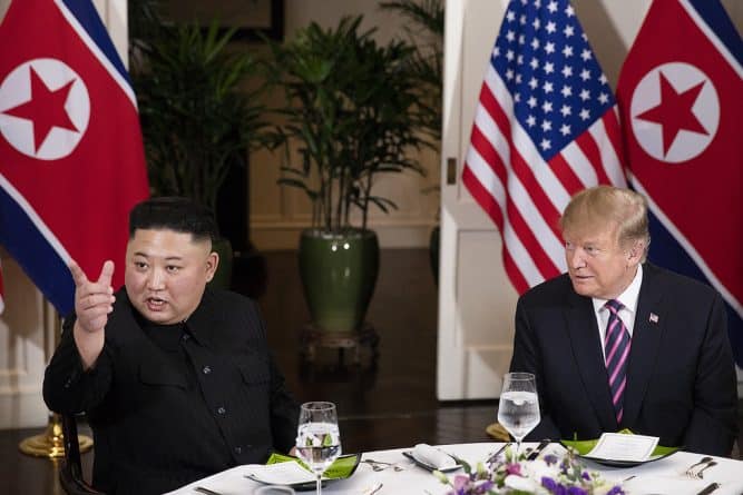 В мире: Трамп и Ким Чен Ын: президент США покинул cаммит, не заключив ядерного соглашения