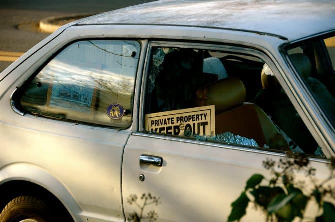 Закон и право: Власти Сан-Диего отменяют закон, запрещающий бездомным жить в автомобилях