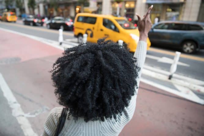 Локальные новости: Нью-йоркская Комиссия по правам человека защитила право на афрокосички