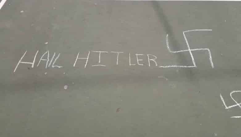 Происшествия: Школьную площадку в Нью-Йорке изрисовали нацистской и советской символикой с антисемитскими надписями