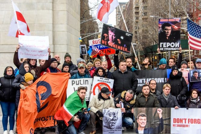 Локальные новости: В Нью-Йорке прошел марш в память о российском оппозиционере Борисе Немцове