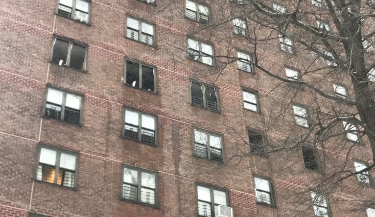 Происшествия: Пятеро детей пострадали при пожаре в Бронксе. Один ребенок в критическом состоянии