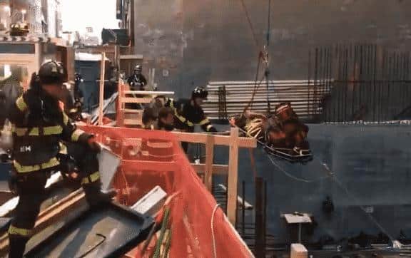 Происшествия: FDNY и EMS спасли жизни 9 строителей, отравившихся угарным газом в центре города 