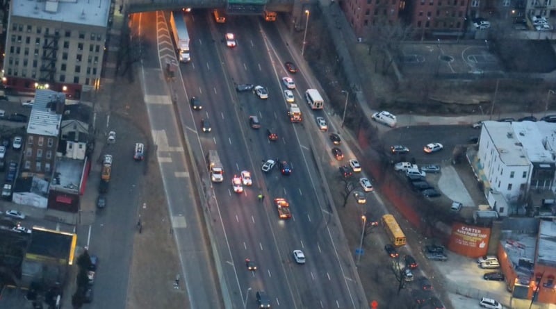 Происшествия: «Цепная реакция»: в Нью-Йорке столкнулись 5 автомобилей, есть погибший (видео)