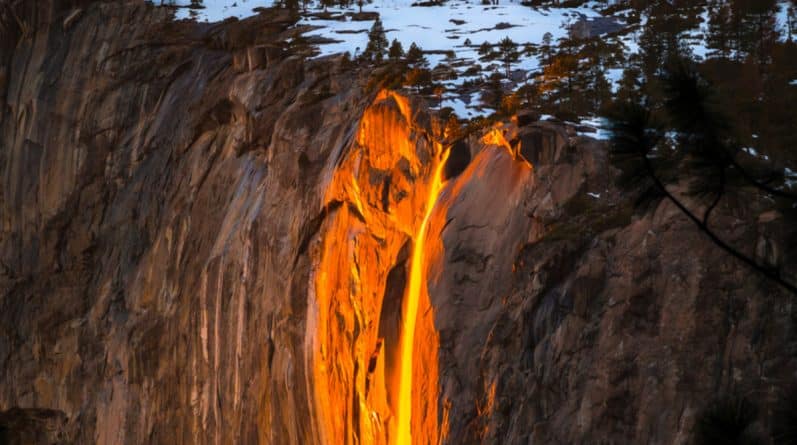 Локальные новости: Водопад «из лавы»: в парке Йосемити можно полюбоваться невероятным природным явлением (фото)