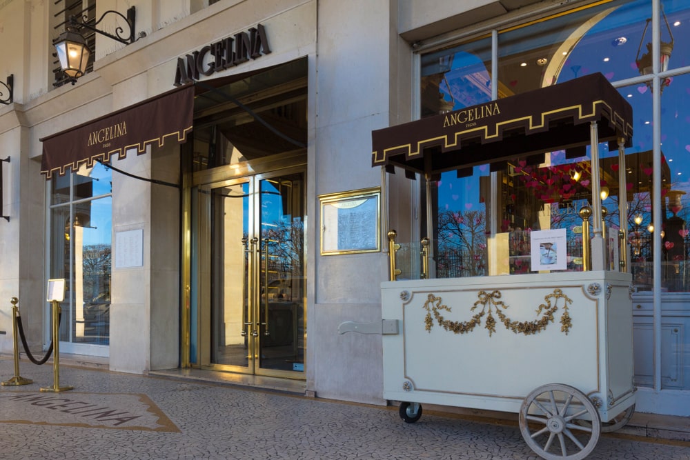 Локальные новости: Французская кондитерская Angelina, где любили бывать Коко Шанель и Одри Хепберн, откроет свое первое кафе в Нью-Йорке рис 5