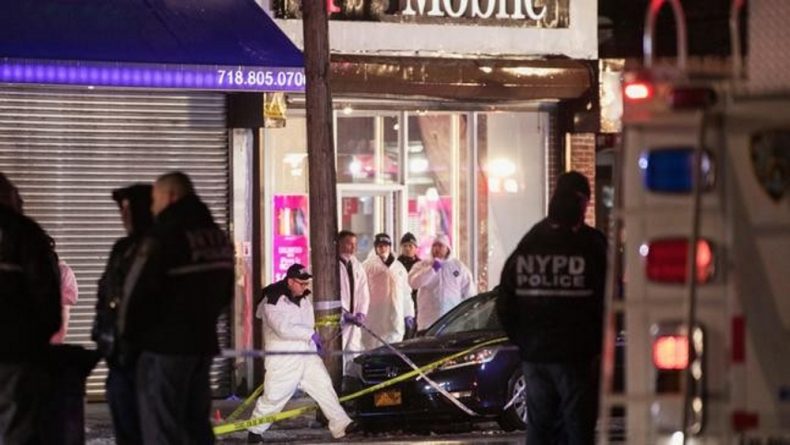 Локальные новости: В Куинсе грабитель устроил перестрелку с полицейскими: детектив NYPD погиб на месте, один офицер ранен