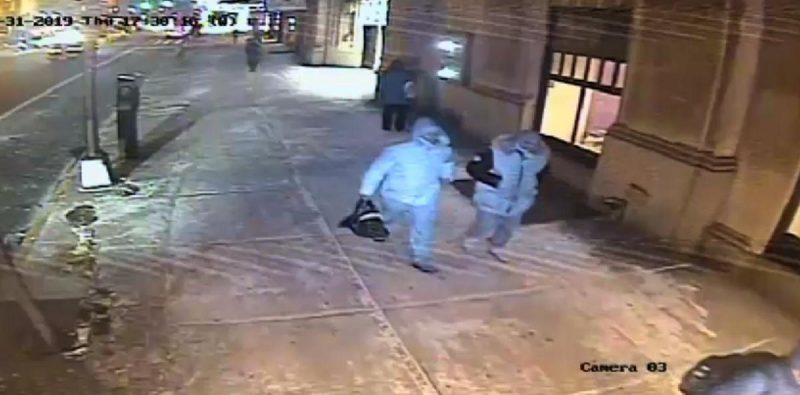 Локальные новости: Вооруженные грабители вынесли из ювелирного магазина на Манхэттене драгоценностей на $50 тыс.