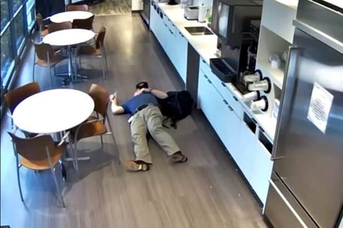 Видео: Мужчина изобразил падение, чтобы получить деньги по страховке (видео)