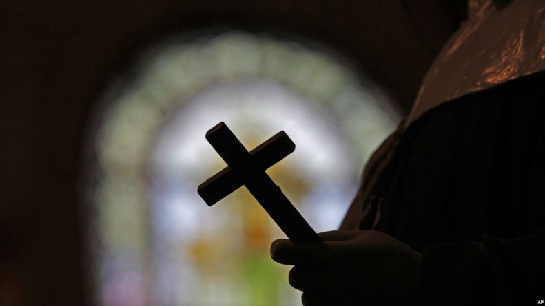 Происшествия: В штате Айова католическая епархия признала сексуальные издевательства над более чем 100 детьми