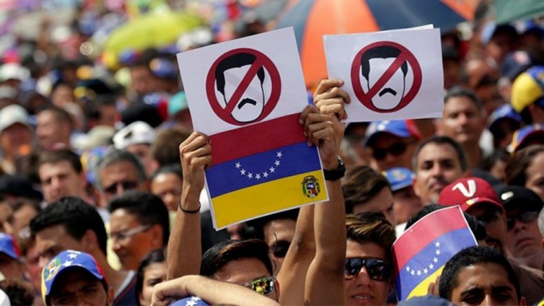 Политика: Трамп допускает военное вмешательство в Венесуэле. Местный провайдер блокирует доступ к соцсетям