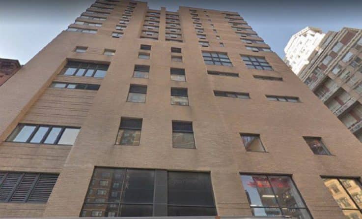 Происшествия: Мужчина, который пытался починить окно, умер после падения с 12 этажа