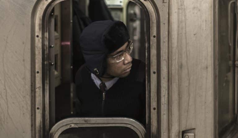 Локальные новости: Чего только не увидишь в метро Нью-Йорка. Сейчас все обсуждают пассажира со странным грузом (видео)