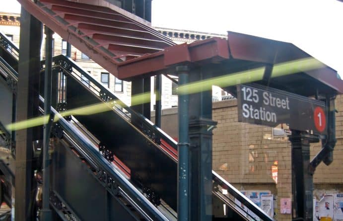 Происшествия: На станции метро в Манхэттене неизвестный ударил спящего мужчину ножом в ногу