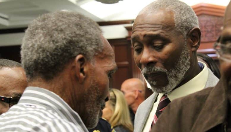 Закон и право: Во Флориде двое вышли из тюрьмы, отсидев 42 года за убийство, которое не совершали