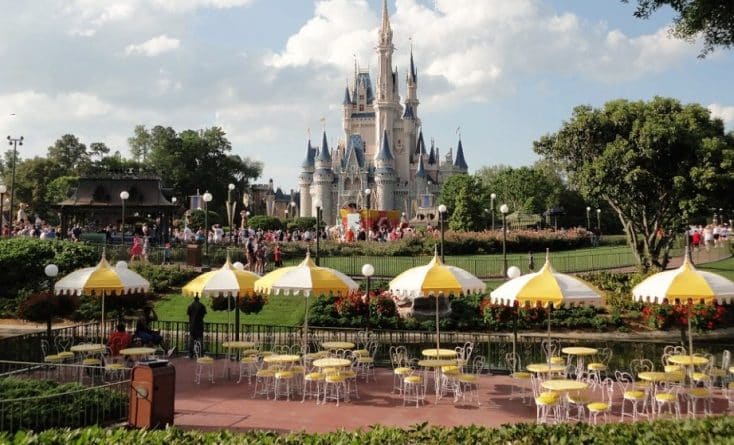 Локальные новости: Disney введет запрет на курение, «сухой лед» и негабаритные коляски в своих тематических парках