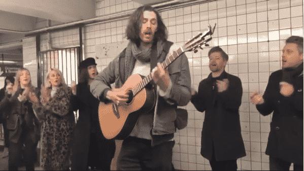 Локальные новости: Hozier удивил ньюйоркцев импровизированным выступлением в метро
