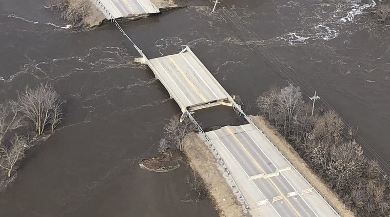Погода: Река Миссури вышла из берегов: в трех штатах — чрезвычайное положение, погибли люди