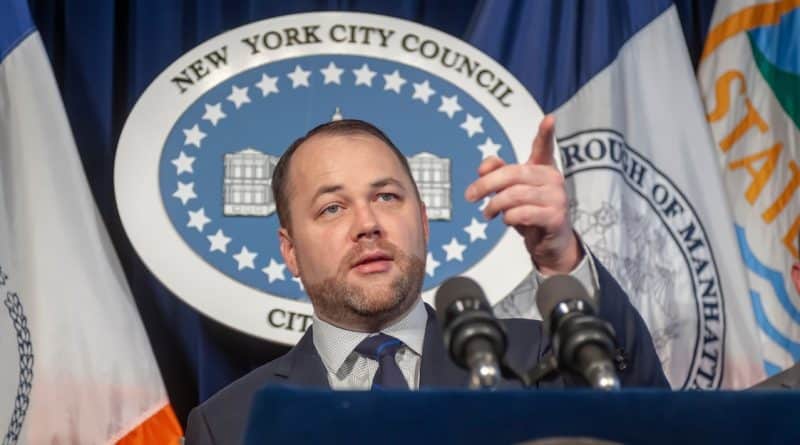 Локальные новости: Кори Джонсон предложил взять МТА под контроль мэрии Нью-Йорка